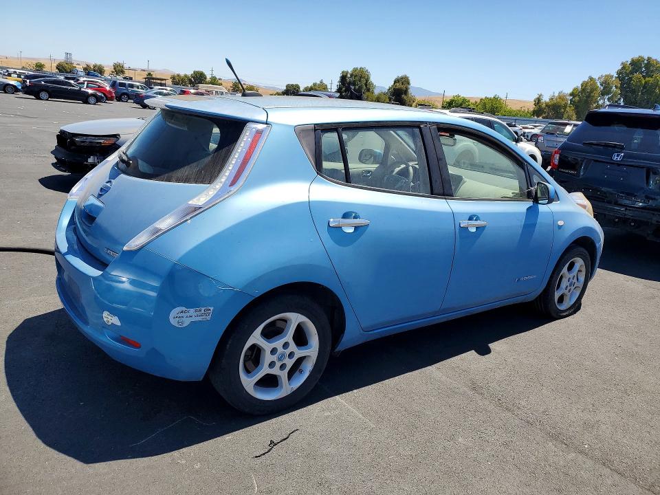 Photo 3 from auction – 2011 NISSAN LEAF with VIN JN1AZ0CP2BT002016