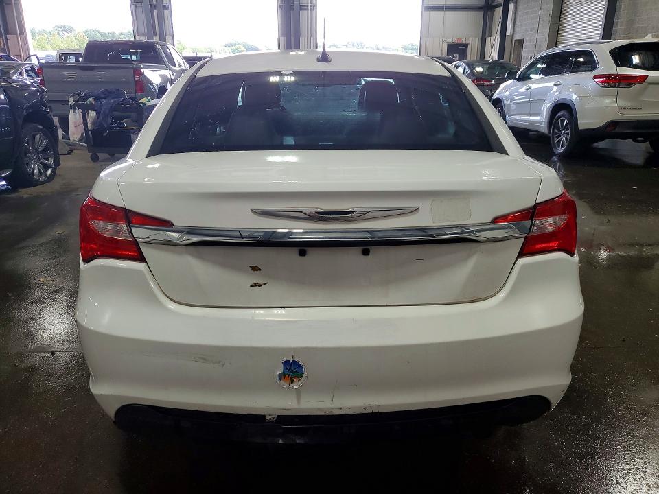 صورة رقم 6 من المزاد - 2014 CHRYSLER 200 مع VIN 1C3CCBAB9EN204455