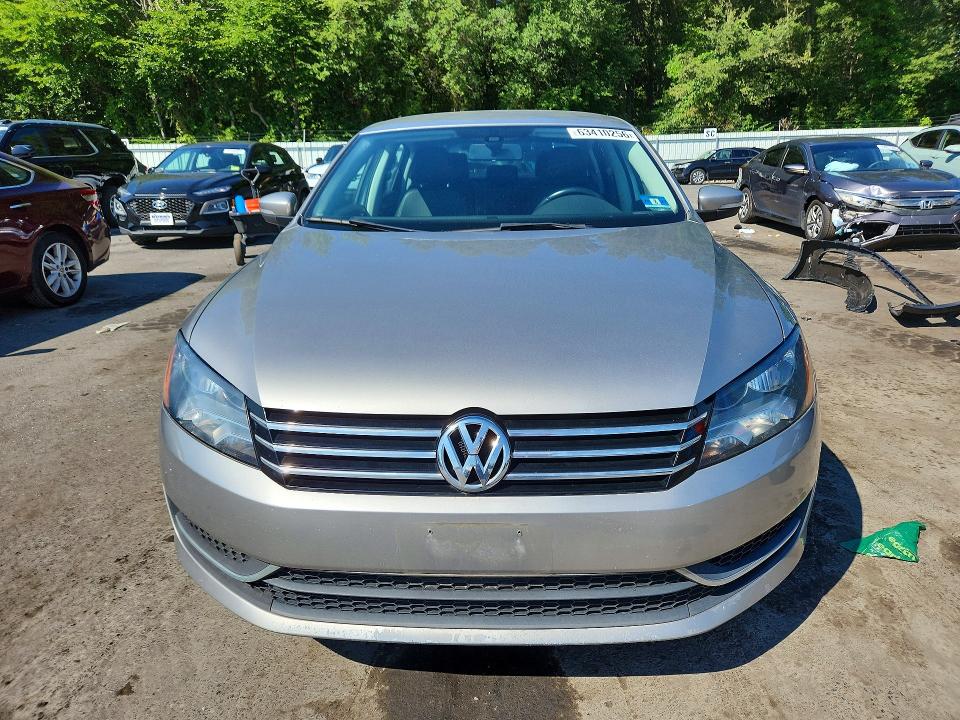 Photo 5 from auction – 2014 VOLKSWAGEN PASSAT with VIN 1VWAT7A3XEC033541