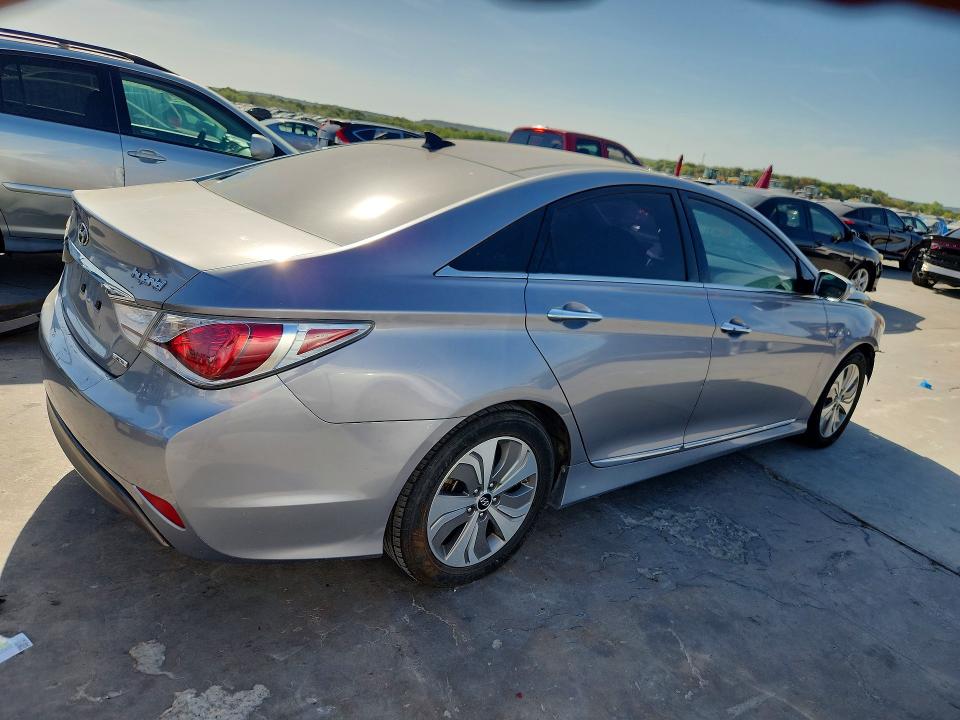 Photo 3 from auction – 2015 HYUNDAI SONATA HYBRID with VIN KMHEC4A42FA129667