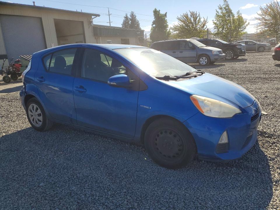 Photo 4 from auction – 2013 TOYOTA PRIUS C with VIN JTDKDTB31D1546411