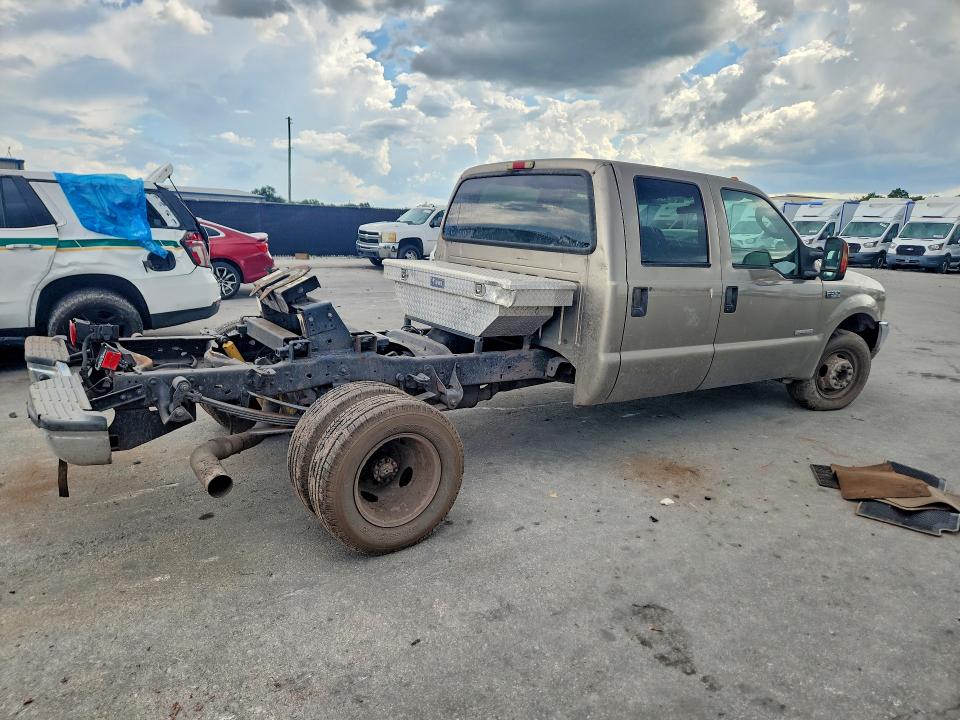 Photo 3 from auction – 2004 FORD F350 with VIN 1FTWW32P44EB04830