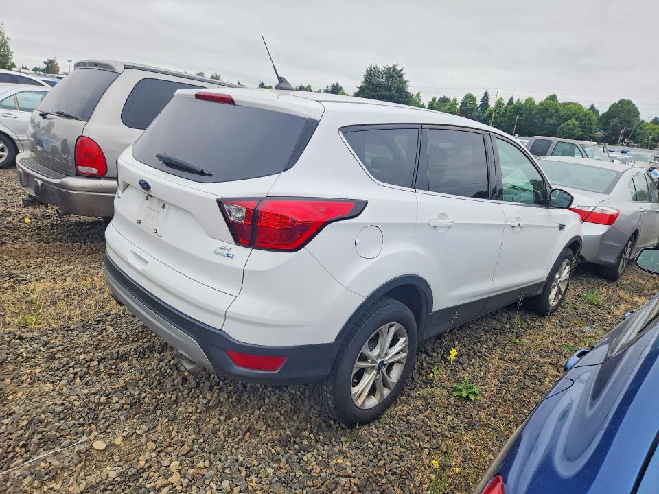 Photo 3 from auction – 2019 FORD ESCAPE with VIN 1FMCU9GD9KUA06529