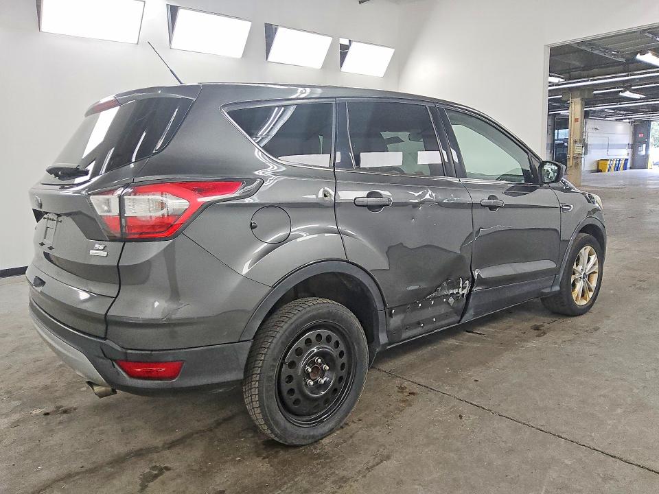 Photo 3 from auction – 2017 FORD ESCAPE with VIN 1FMCU0GD9HUB49887