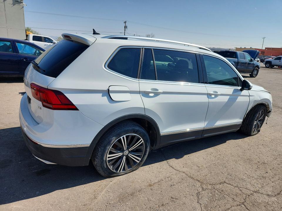 Photo 3 from auction – 2018 VOLKSWAGEN TIGUAN with VIN 3VV3B7AX2JM161851