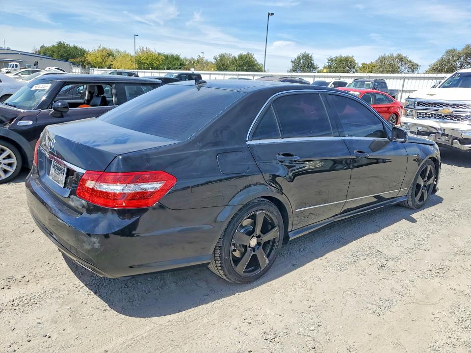 Photo 3 from auction – 2010 MERCEDES-BENZ E with VIN WDDHF5GB0AA020322