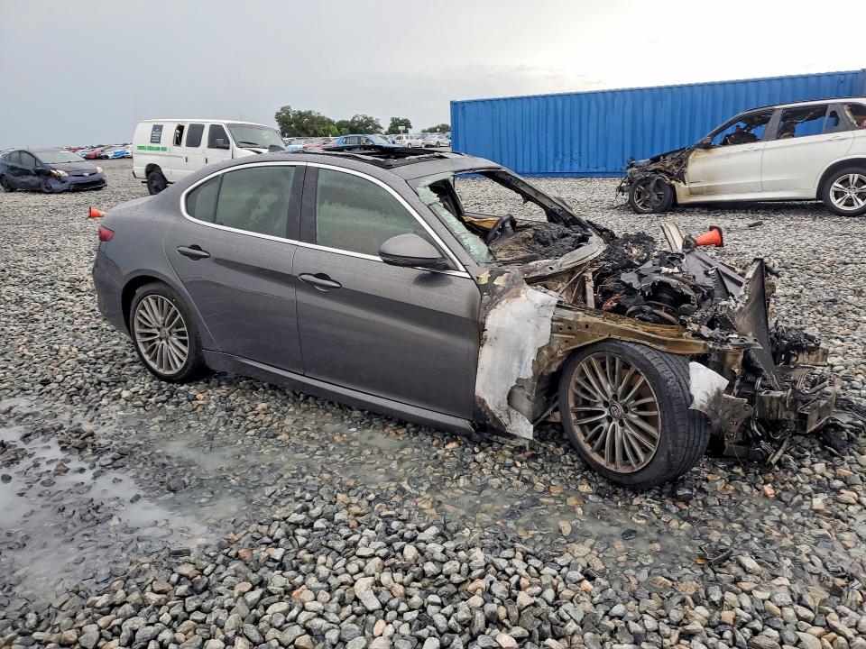 Photo 4 from auction – 2018 ALFA ROMEO GIULIA with VIN ZARFAECN4J7592156