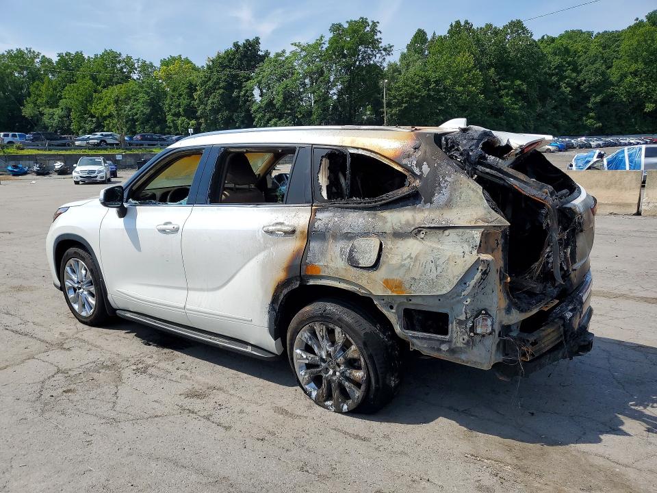 Photo 2 from auction – 2021 TOYOTA HIGHLANDER with VIN 5TDDZRBH2MS111120