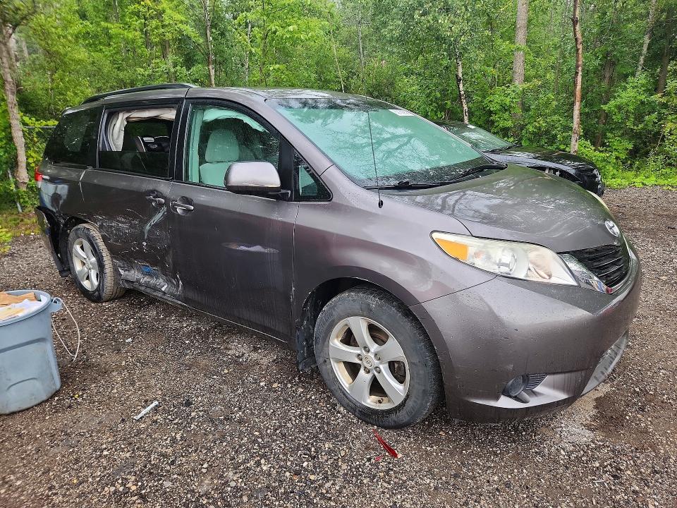 Photo 4 from auction – 2011 TOYOTA SIENNA with VIN 5TDKA3DC1BS002044