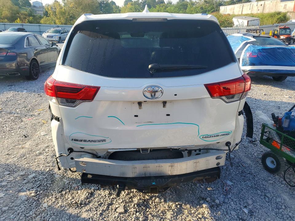 Photo 6 from auction – 2019 TOYOTA HIGHLANDER with VIN 5TDDZRFH0KS744092