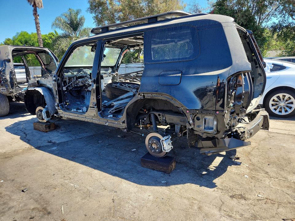 Photo 2 from auction – 2025 LEXUS GX 550 with VIN JTJTBCDX6S5064806