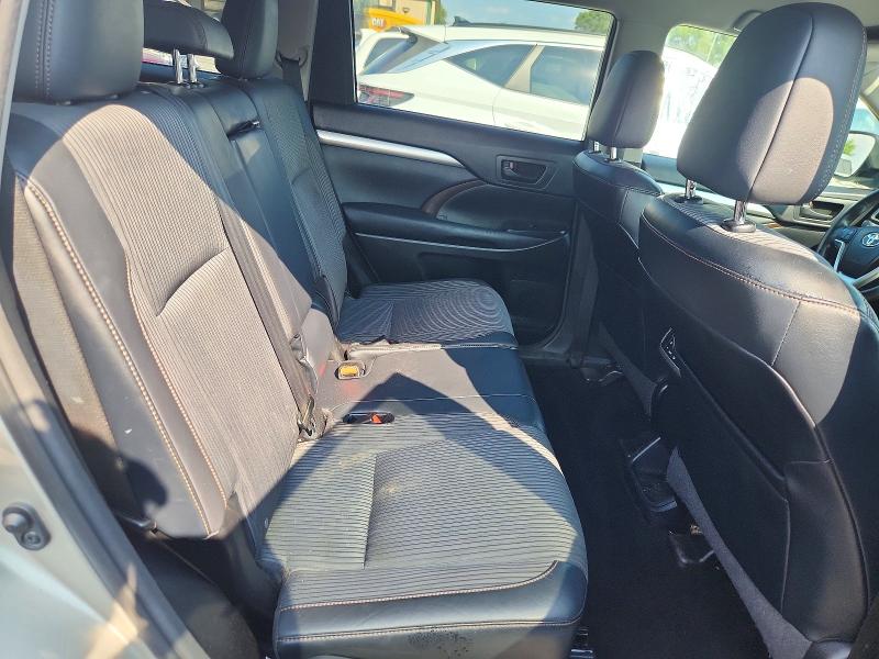 Photo 11 from auction – 2015 TOYOTA HIGHLANDER with VIN 5TDBKRFH6FS084559