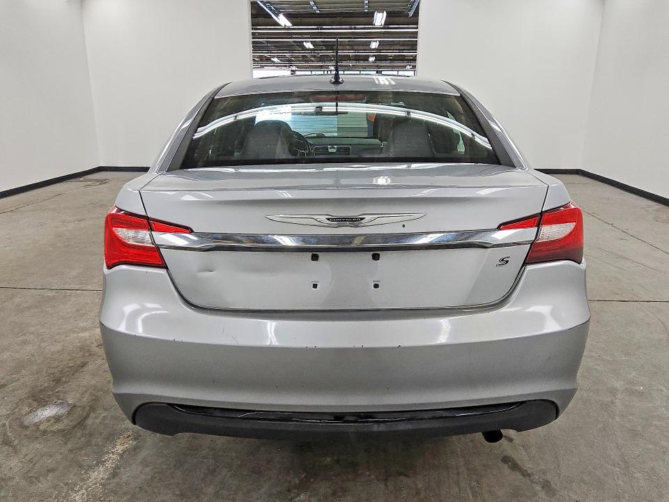 Photo 6 from auction – 2013 CHRYSLER 200 with VIN 1C3CCBBB4DN633354