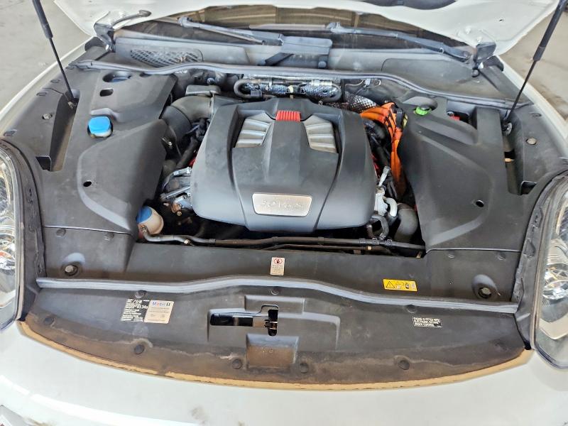 Photo 12 from auction – 2016 PORSCHE CAYENNE with VIN WP1AE2A2XGLA62742