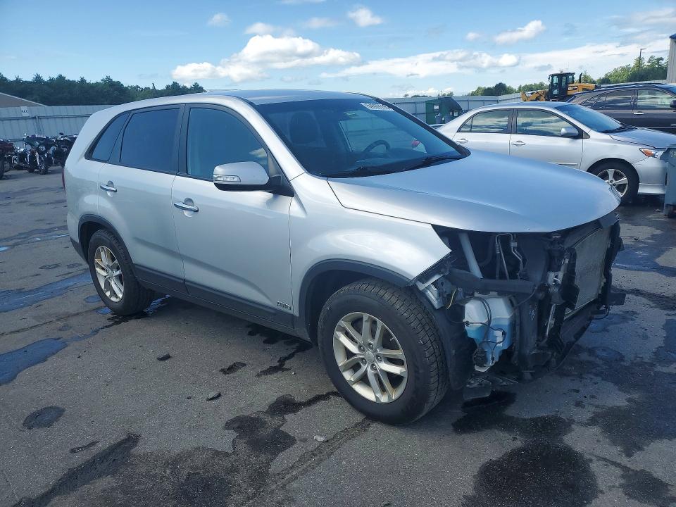 Photo 4 from auction – 2014 KIA SORENTO with VIN 5XYKTCA67EG470872
