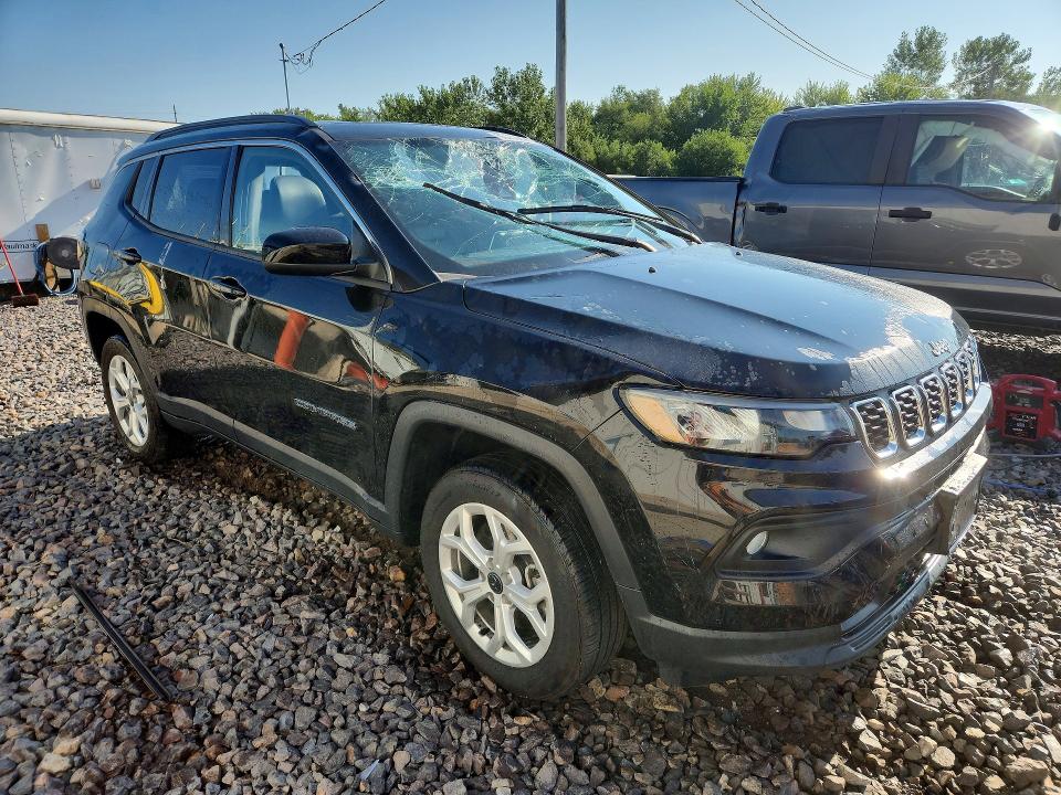 Foto 4 de la subasta – 2025 JEEP COMPASS con VIN 3C4NJDBN4ST549189