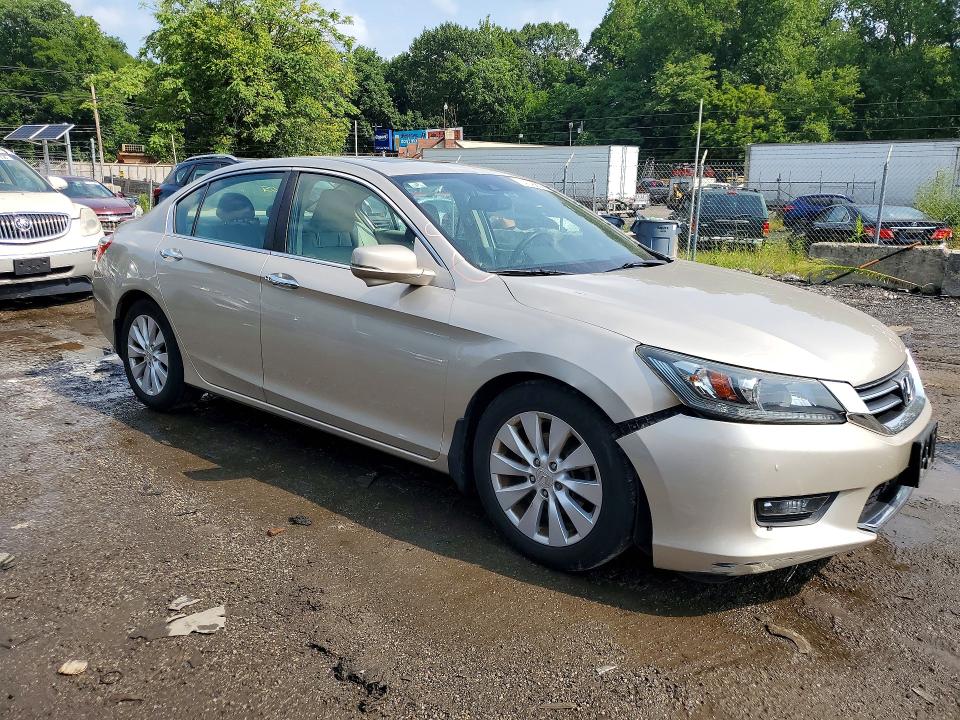 Photo 4 from auction – 2014 HONDA ACCORD with VIN 1HGCR2F81EA201534