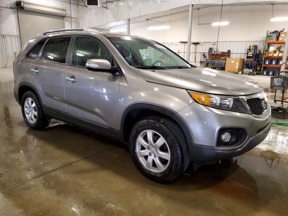 Photo 4 from auction – 2011 KIA SORENTO with VIN 5XYKT3A1XBG102833