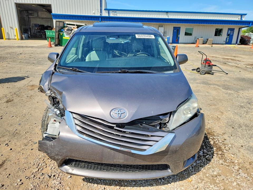 Photo 5 from auction – 2015 TOYOTA SIENNA with VIN 5TDYK3DC2FS640025