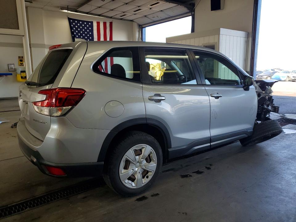 Photo 3 from auction – 2019 SUBARU FORESTER with VIN JF2SKAAC9KH458787