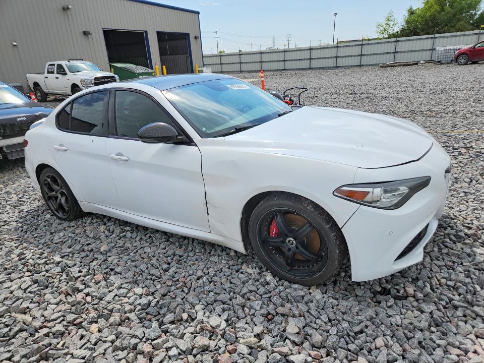 Foto 4 de la subasta – 2017 ALFA ROMEO GIULIA con VIN ZARFAECN7H7554866