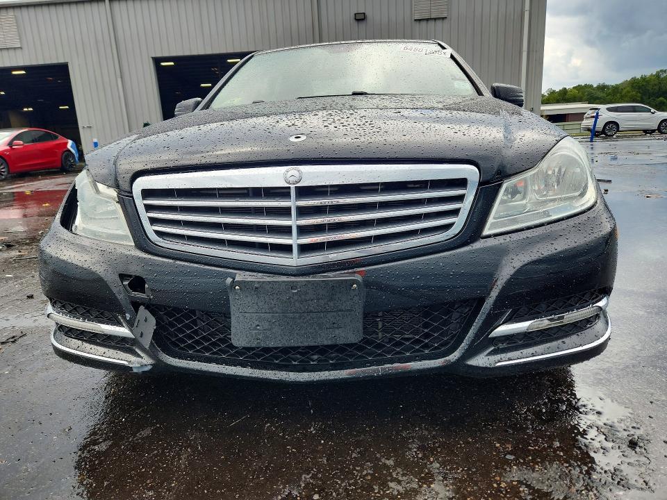 Photo 5 from auction – 2014 MERCEDES-BENZ C with VIN WDDGF8ABXER310001