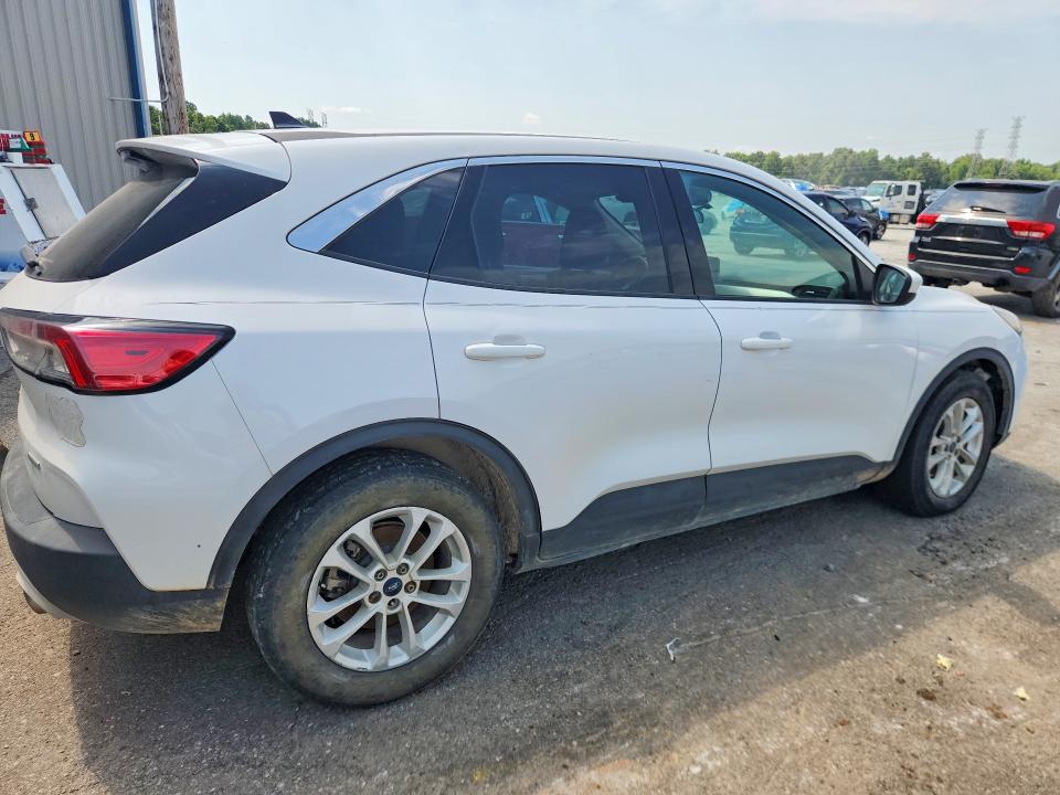 Photo 3 from auction – 2020 FORD ESCAPE with VIN 1FMCU0G69LUA10532