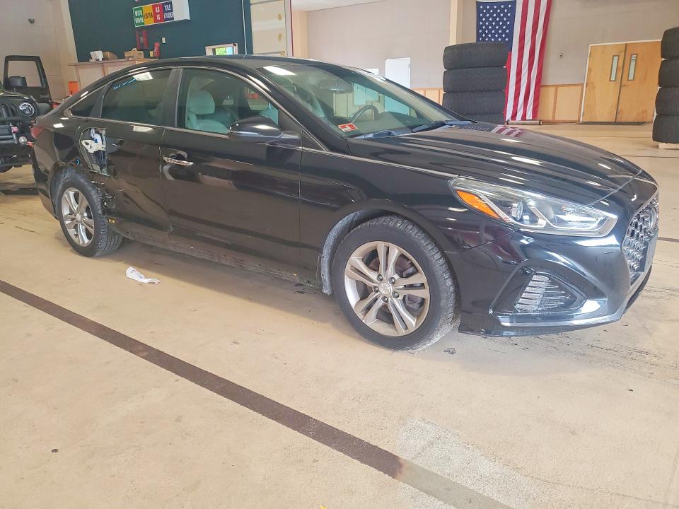 Photo 4 from auction – 2019 HYUNDAI SONATA with VIN 5NPE34AF7KH786781