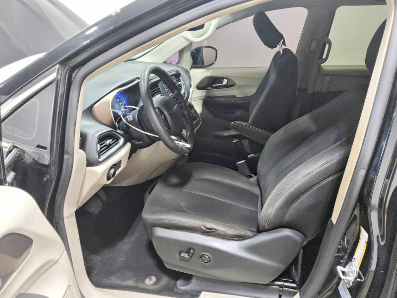 Photo 7 from auction – 2017 CHRYSLER PACIFICA with VIN 2C4RC1DG1HR642904