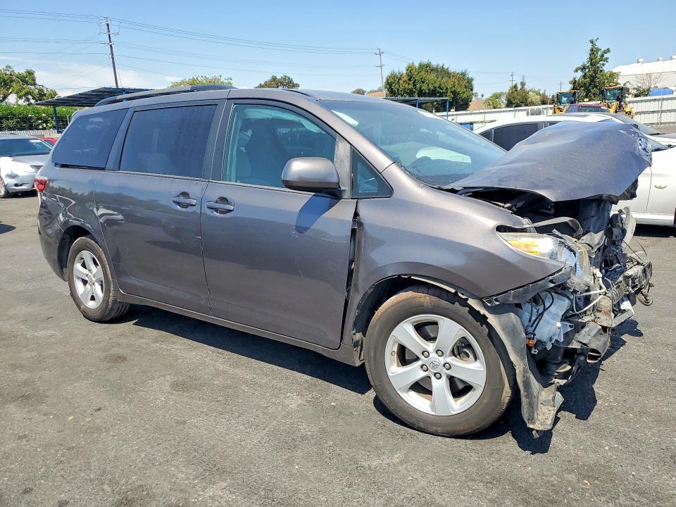 Photo 4 from auction – 2015 TOYOTA SIENNA with VIN 5TDKK3DC8FS669048