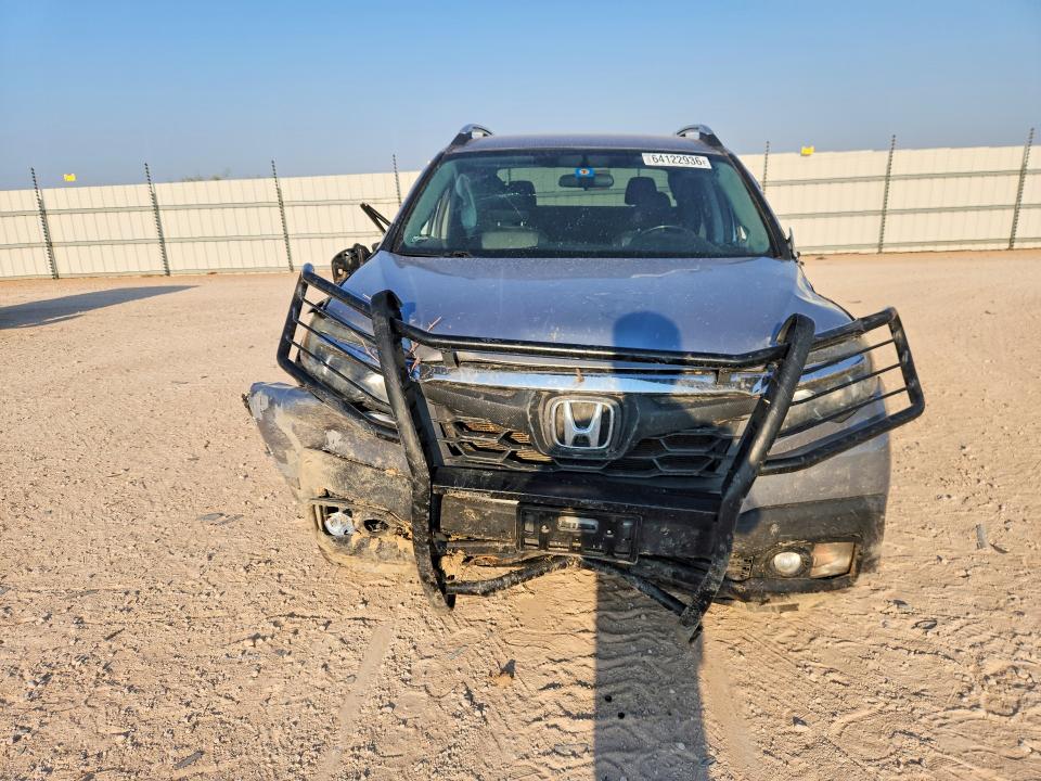 Photo 5 from auction – 2017 HONDA RIDGELINE with VIN 5FPYK3F51HB011336