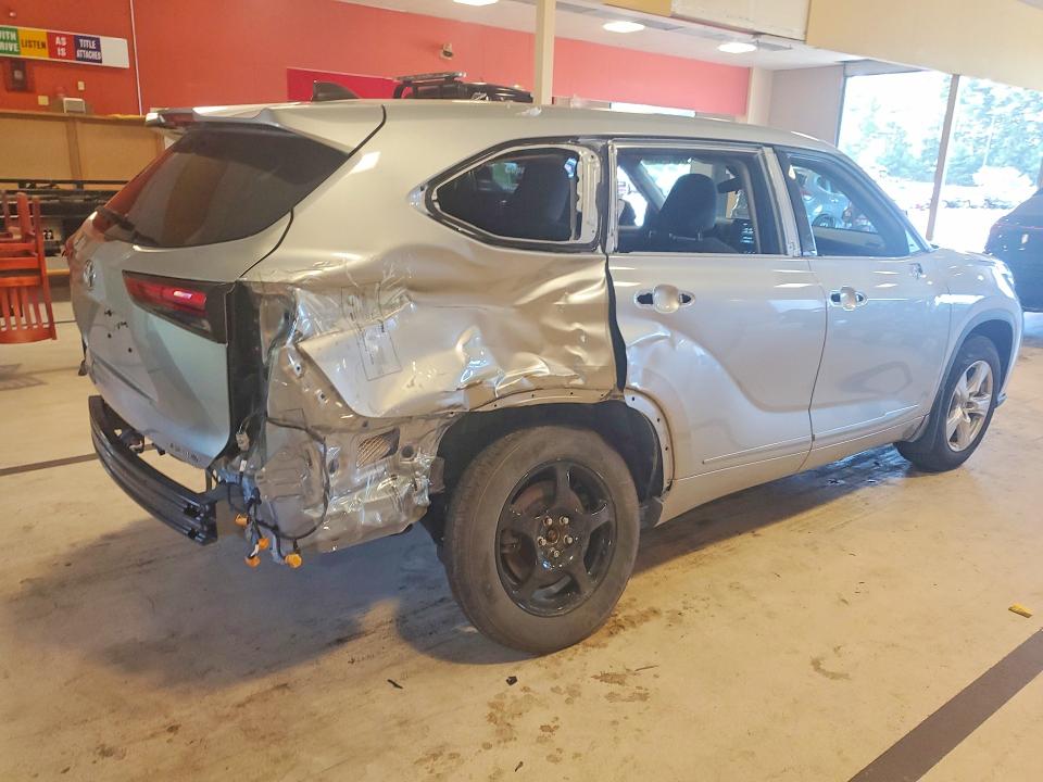 Photo 3 from auction – 2022 TOYOTA HIGHLANDER with VIN 5TDBZRBHXNS560666