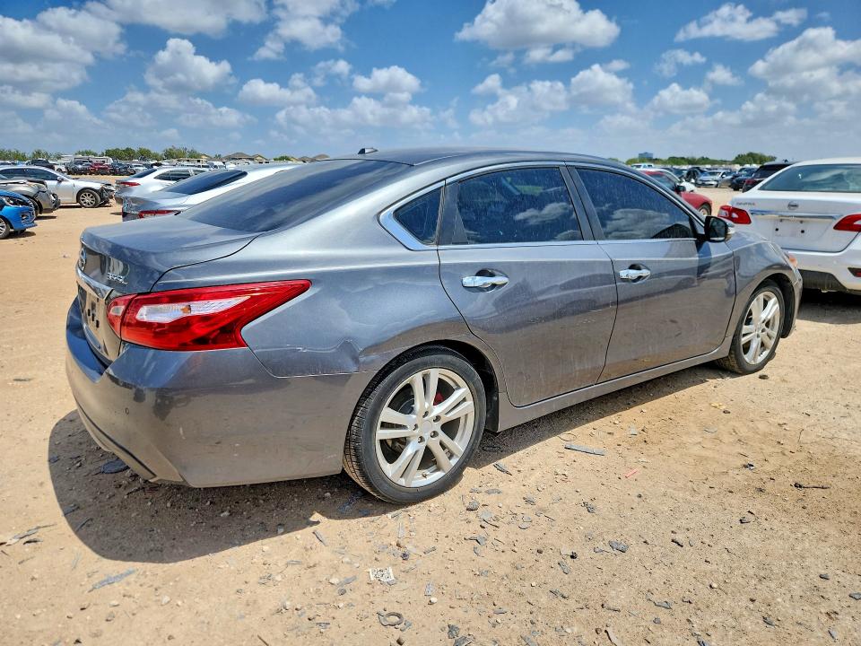 Photo 3 from auction – 2017 NISSAN ALTIMA with VIN 1N4BL3AP9HC141825