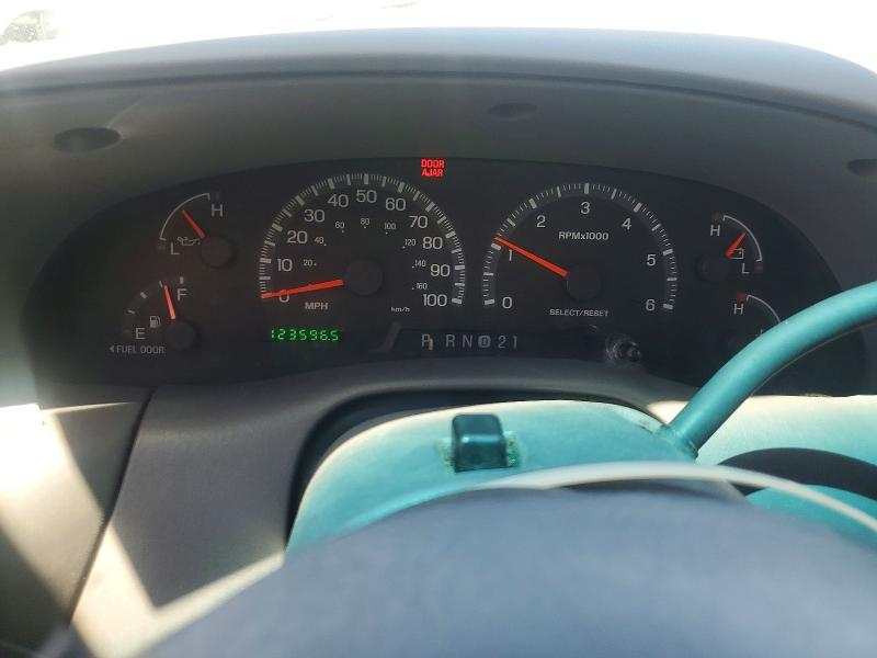 Photo 9 from auction – 2000 FORD F150 with VIN 1FTRX17L9YKA70573