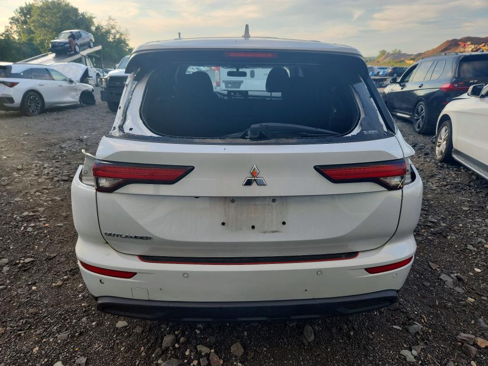 Photo 6 from auction – 2022 MITSUBISHI OUTLANDER with VIN JA4J4TA86NZ042605
