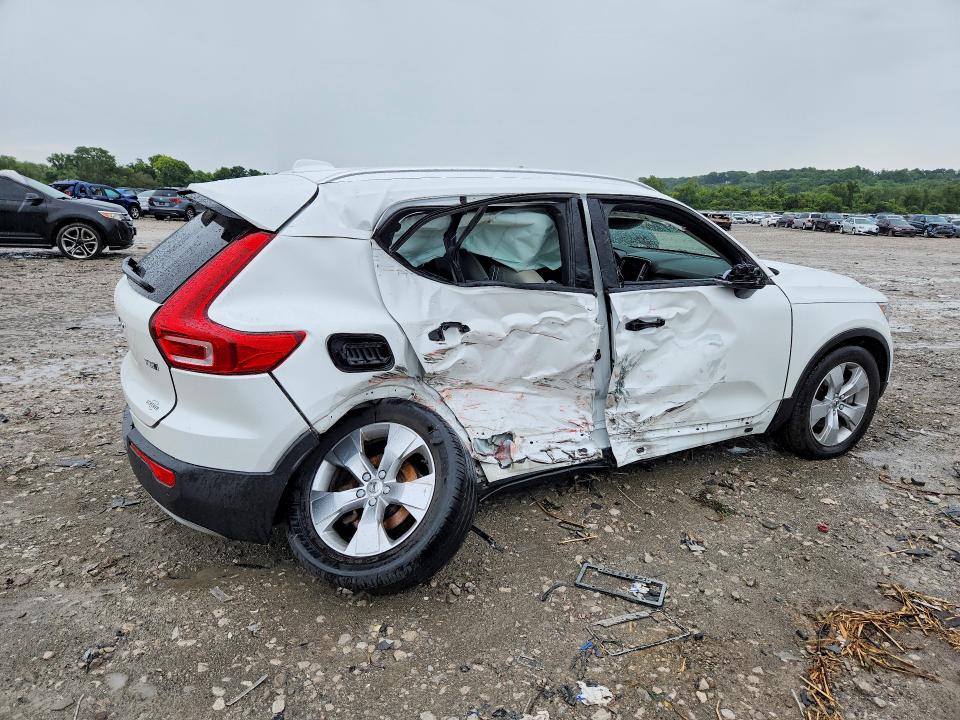 Photo 3 from auction – 2022 VOLVO XC40 with VIN YV4162UK4N2750004