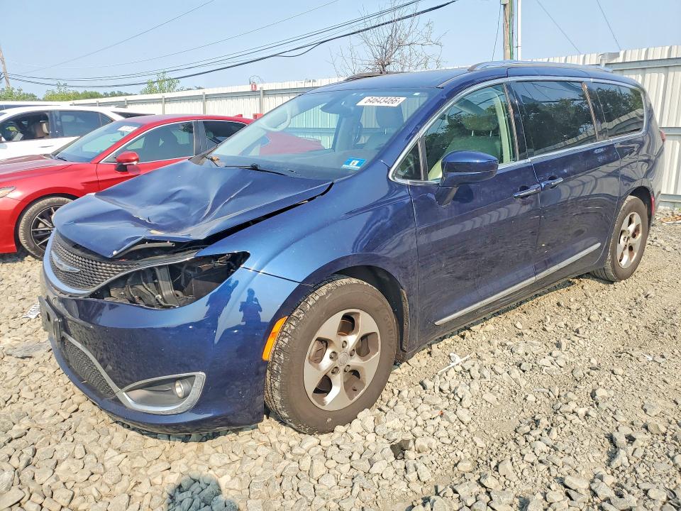 CHRYSLER PACIFICA 2017 with VIN 2C4RC1EGXHR669632 - Photo from auction