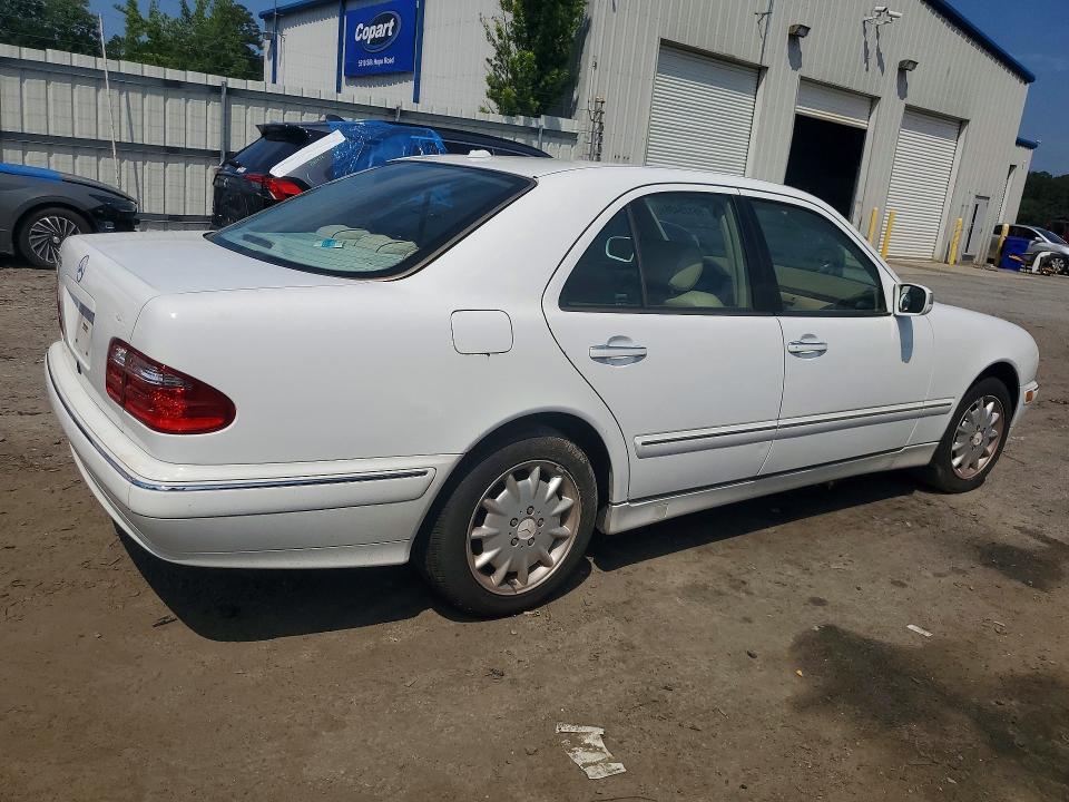 Photo 3 from auction – 2000 MERCEDES-BENZ E with VIN WDBJF65J3YB131364