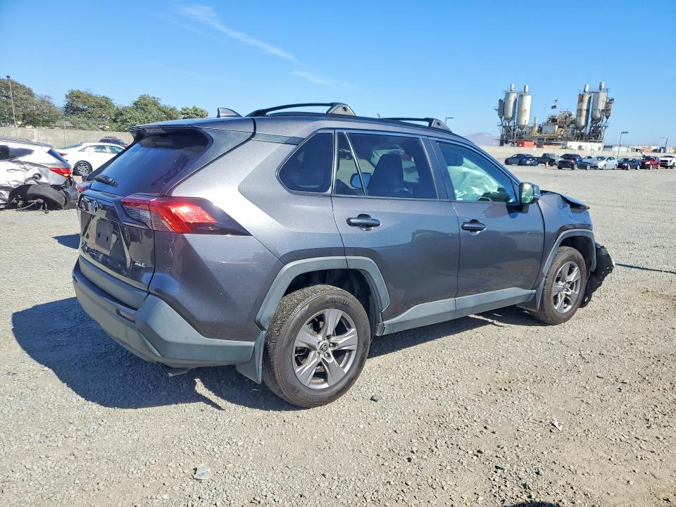 Photo 3 from auction – 2022 TOYOTA RAV4 with VIN 2T3W1RFV6NC182421