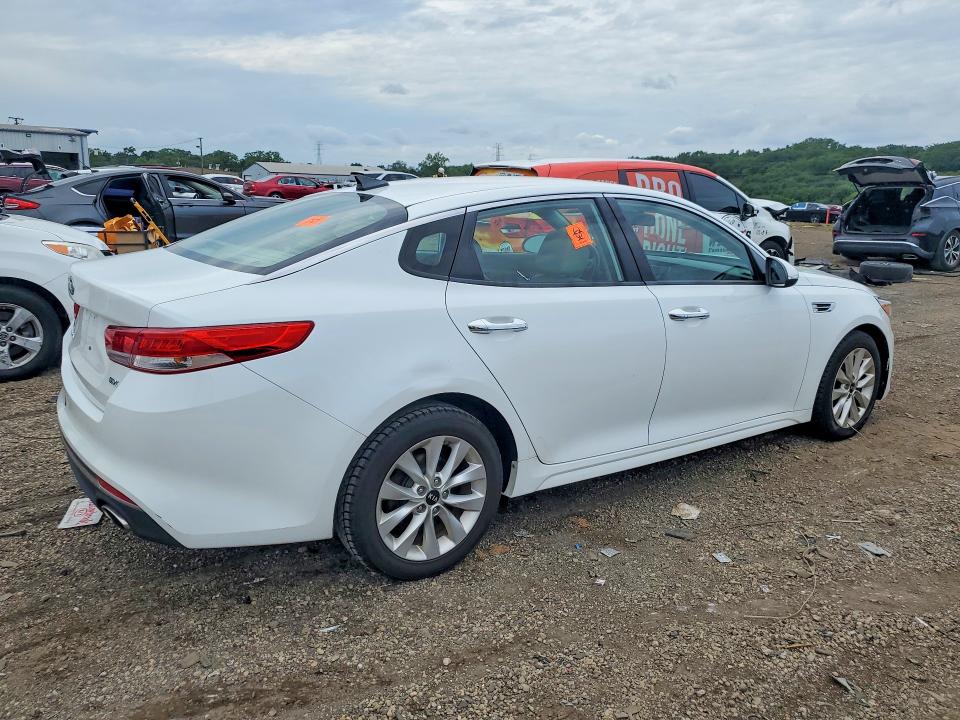 Photo 3 from auction – 2016 KIA OPTIMA with VIN 5XXGU4L36GG006801