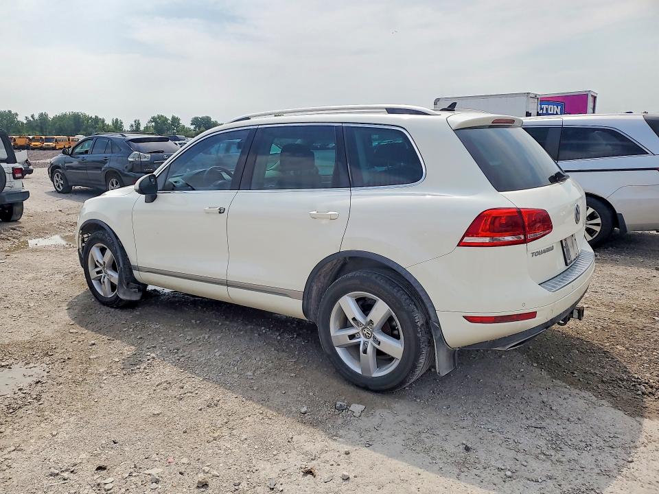 Photo 2 from auction – 2012 VOLKSWAGEN TOUAREG with VIN WVGFF9BP3CD003135