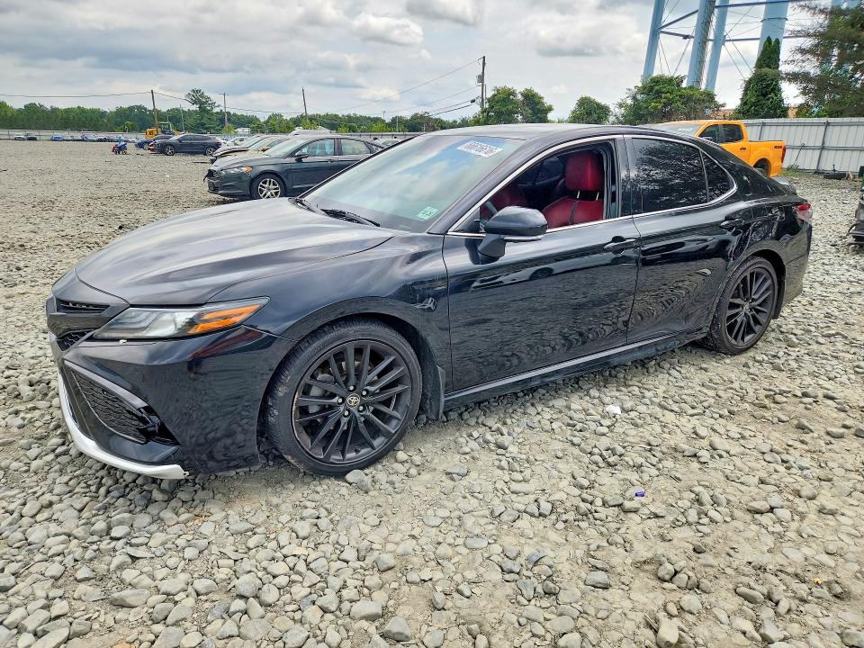 TOYOTA CAMRY 2022 с VIN 4T1K31AK4NU575798 - Снимка от търг