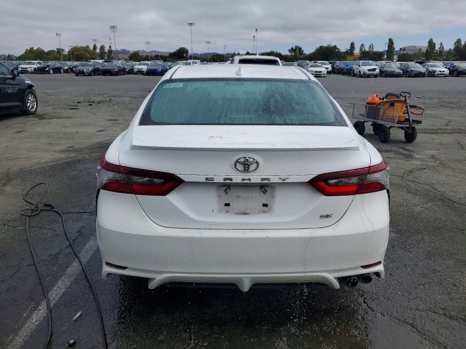Photo 6 from auction – 2022 TOYOTA CAMRY with VIN 4T1G11AK3NU028047