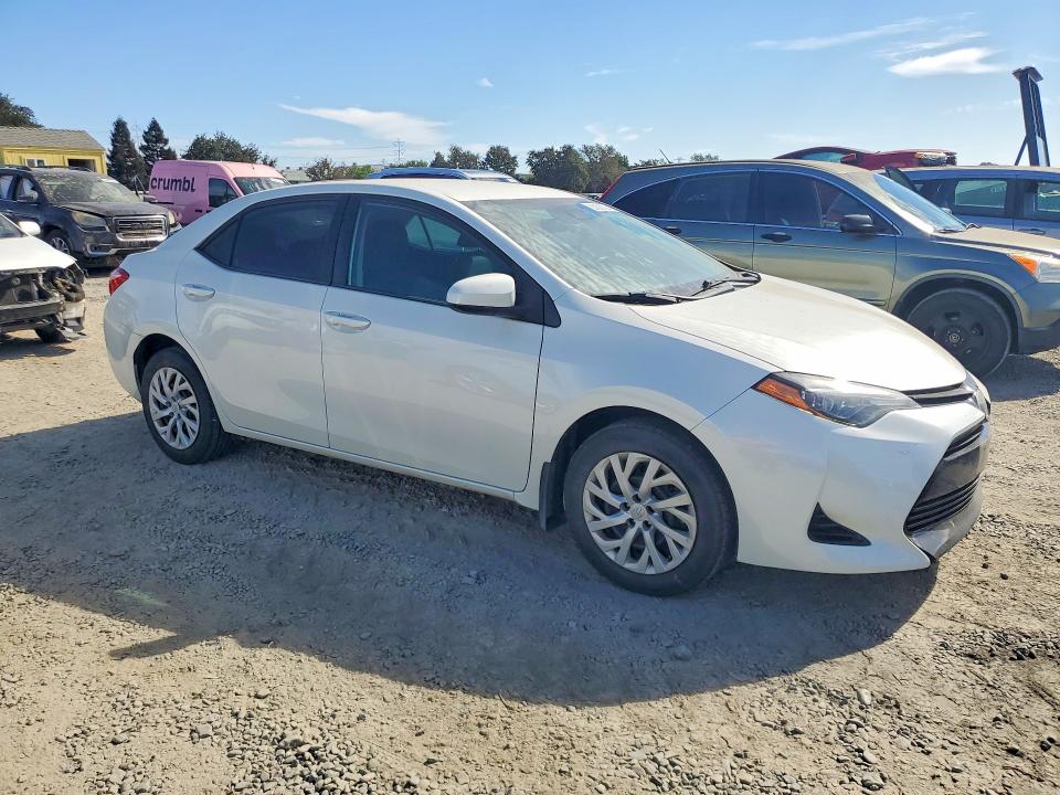 Photo 4 from auction – 2018 TOYOTA COROLLA with VIN 5YFBURHEXJP797544
