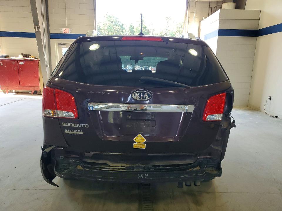 Photo 6 from auction – 2011 KIA SORENTO with VIN 5XYKT4A21BG123181