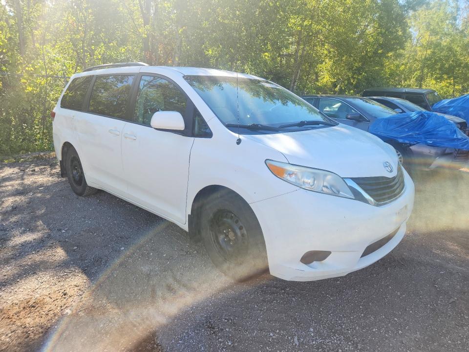 Снимка 4 от търг – 2011 TOYOTA SIENNA с VIN 5TDKK3DC1BS167945