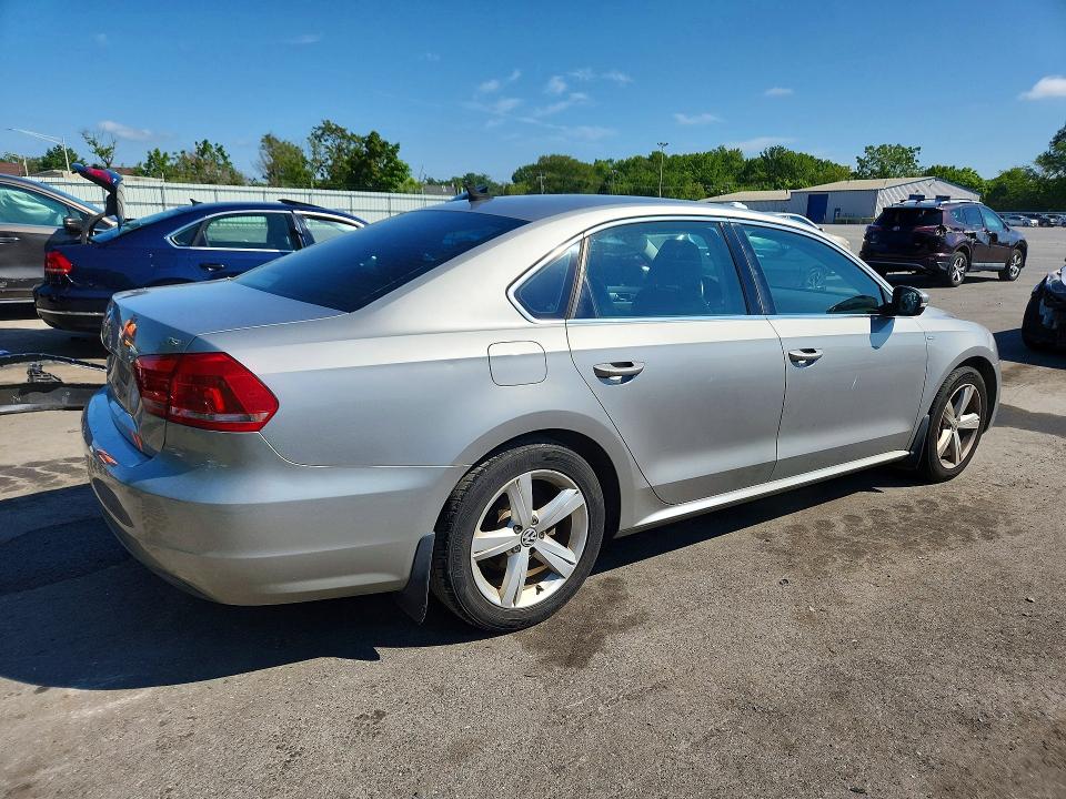 Photo 3 from auction – 2014 VOLKSWAGEN PASSAT with VIN 1VWAT7A3XEC033541
