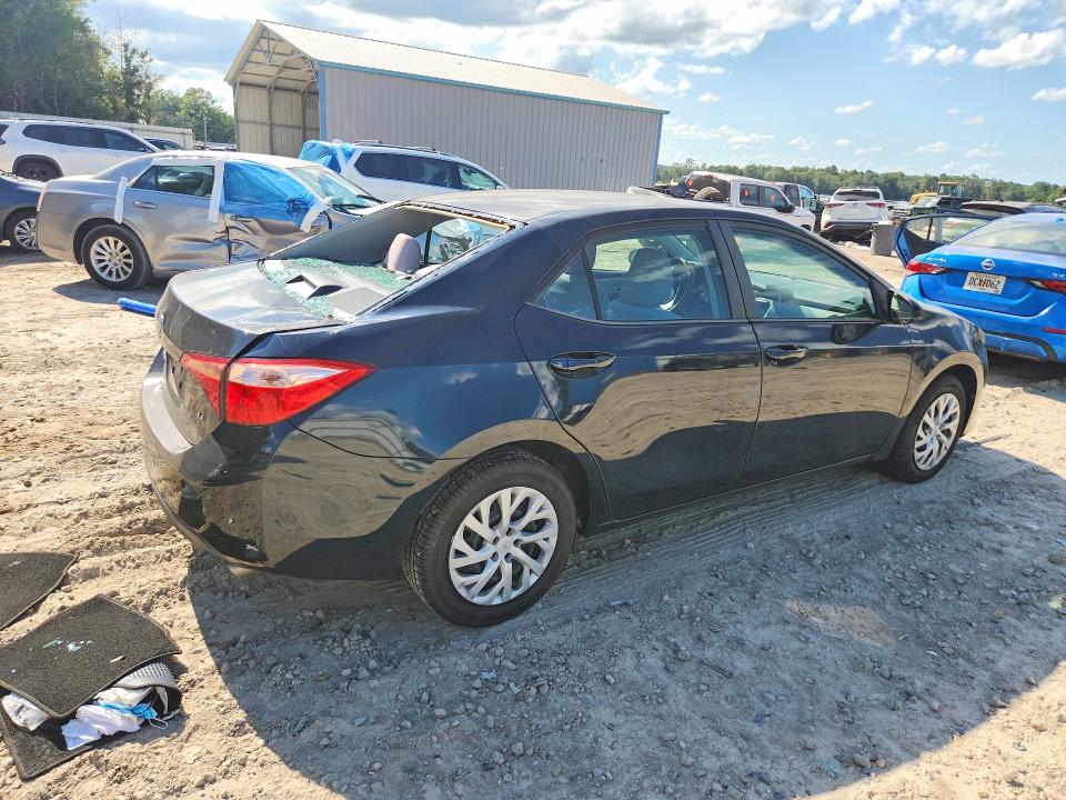 Photo 3 from auction – 2018 TOYOTA COROLLA with VIN 5YFBURHE3JP813812