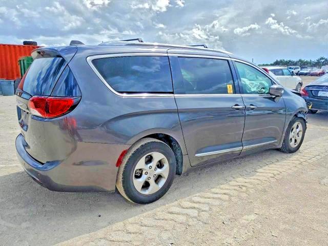 Photo 3 from auction – 2017 CHRYSLER PACIFICA with VIN 2C4RC1EG7HR821754