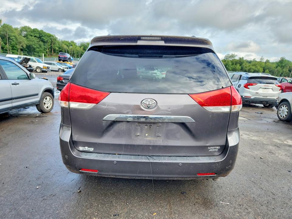 Photo 6 from auction – 2011 TOYOTA SIENNA with VIN 5TDDK3DC2BS014550